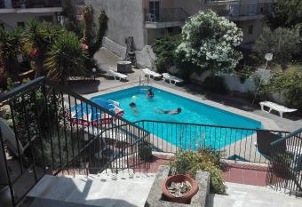 Star Apartment has Balcony rooms