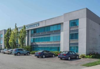 Rodeway Inn Fallsview allows 18 year olds to book a room