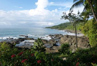 Luminosa Montezuma Hostel has Balcony rooms