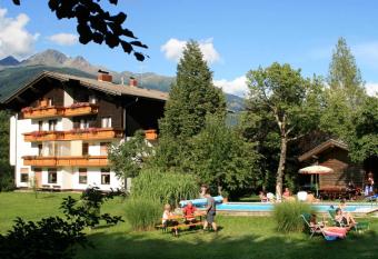 Pension St  cklm  hl has Balcony rooms