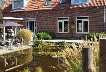 Het Pauwtje allows 18 year olds to book a room