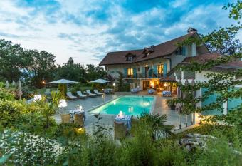 Villa C  cile has Balcony rooms