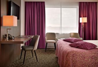 Van der Valk Hotel Amersfoort-A1 allows 18 year olds to book a room