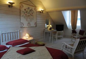 Les chambres du Vendome has Balcony rooms