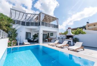 Villa Iceberg has Balcony rooms