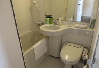 Y s HOTEL Shin Osaka allows 18 year olds to book a room