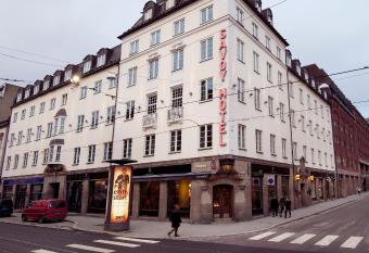 Clarion Collection Hotel Savoy allows 18 year olds to book a room