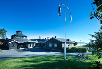 Quality Hotel Leangkollen allows 18 year olds to book a room