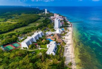 Melia Cozumel All Inclusive has rooms with a private hot tub
