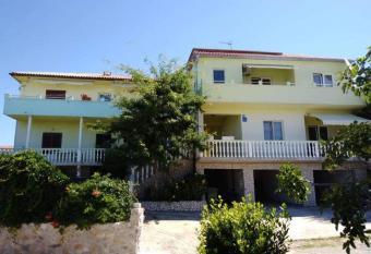 Apartments Miocic has Balcony rooms