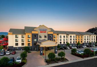 Fairfield Inn & Suites by Marriott Kelowna allows 18 year olds to book a room