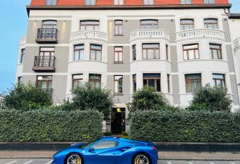 Gatsby Hotel - Adults Only - Small Luxury Hotel - by F-Hotels allows 18 year olds to book a room