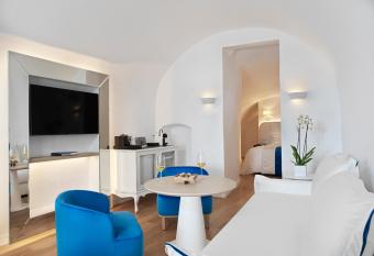 Katikies Santorini - The Leading Hotels Of The World allows 18 year olds to book a room