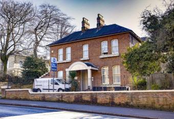 Best Western Kilima Hotel allows 18 year olds to book a room