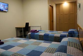 Pensi  n Calfred II allows 18 year olds to book a room