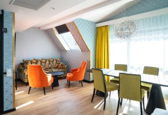 Thon Hotel Cecil has Balcony rooms