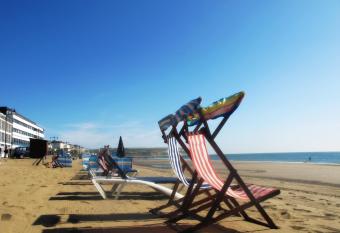 Bay View - Seafront, Sandown --- Return Car Ferry 89 pounds from Southampton has Balcony rooms