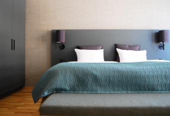 Hotel KRS allows 18 year olds to book a room