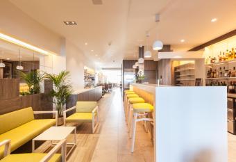 Hotel Les Mouettes allows 18 year olds to book a room