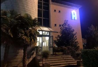 Mini Hotel has Smoking rooms