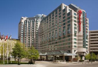 Marriott Downtown at CF Toronto Eaton Centre allows 18 year olds to book a room