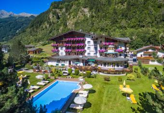 Alpenhotel Fernau has Balcony rooms