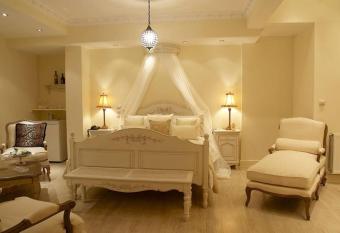 Ranch Ekru allows 18 year olds to book a room