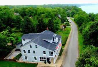South Landing Inn has Balcony rooms