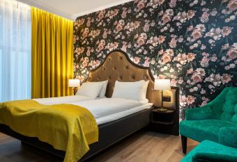 Thon Hotel H  yers allows 18 year olds to book a room