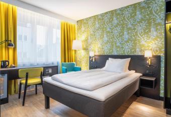 Thon Hotel Maritim allows 18 year olds to book a room