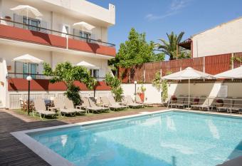 Talos Hotel Apartments allows 18 year olds to book a room