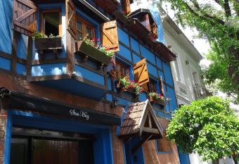 Sissi Haz Hotel allows 18 year olds to book a room