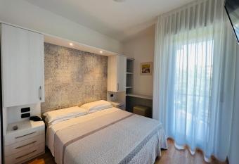 Hotel Betty allows 18 year olds to book a room