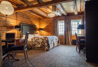 Det Hanseatiske Hotel allows 18 year olds to book a room