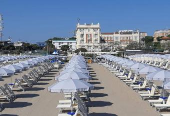 Grand Hotel Cesenatico has Balcony rooms