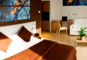 Hotel La S  quia Molinar has rooms with a private hot tub