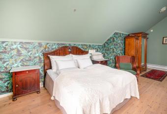 GamlaVaerket Hotel has rooms with a private hot tub