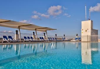 Hotel Santana allows 18 year olds to book a room