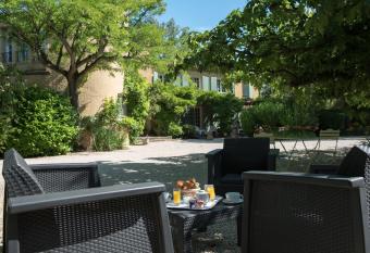 Logis H  tel Castel Mouisson has Balcony rooms