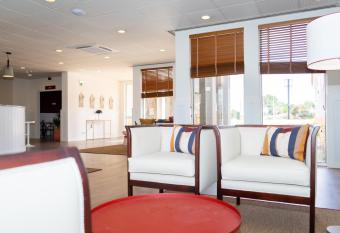 Flag Hotel Lisboa Oeiras allows 18 year olds to book a room