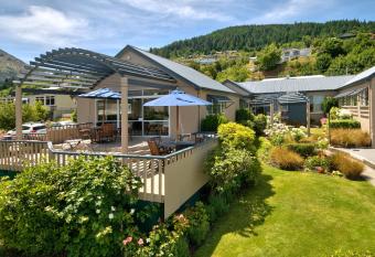 Melbourne Lodge has Balcony rooms