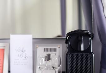 The Houben - Adult Only has rooms with a private hot tub