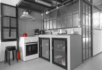 Monastiraki Factory Living- Unspoiled Athens Aparthotel has rooms with a private hot tub