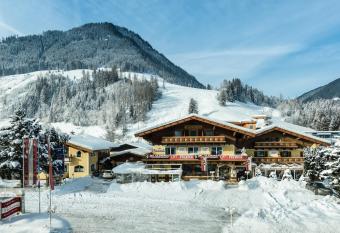 Hotel Victoria has Balcony rooms