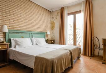 YIT Puerta Bisagra allows 18 year olds to book a room