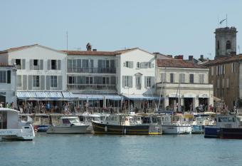 Les Colonnes allows 18 year olds to book a room