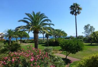 bel Appartement les pieds dans l eau has Balcony rooms