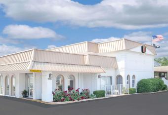 Super 8 by Wyndham Morton Grove/Chicago has Smoking rooms