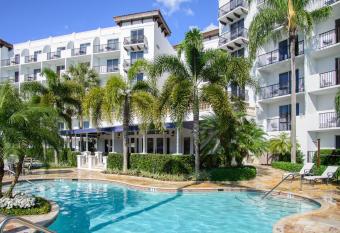 Inn at Pelican Bay has Balcony rooms