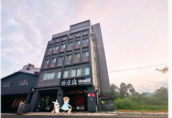 Slow Wow Hot Spring Hotel allows 18 year olds to book a room